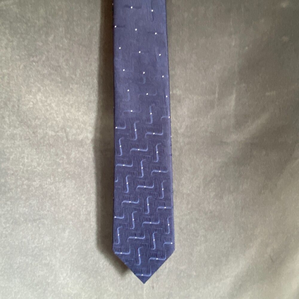 Blue & White Jacquard Wavy Zig Zag Motif 100% Silk Handmade Tie